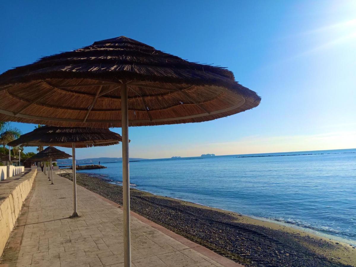 Sanders Ermitage On The Beach - Delightful 1-Bedroom Apartment With Sea View Limasol Dış mekan fotoğraf